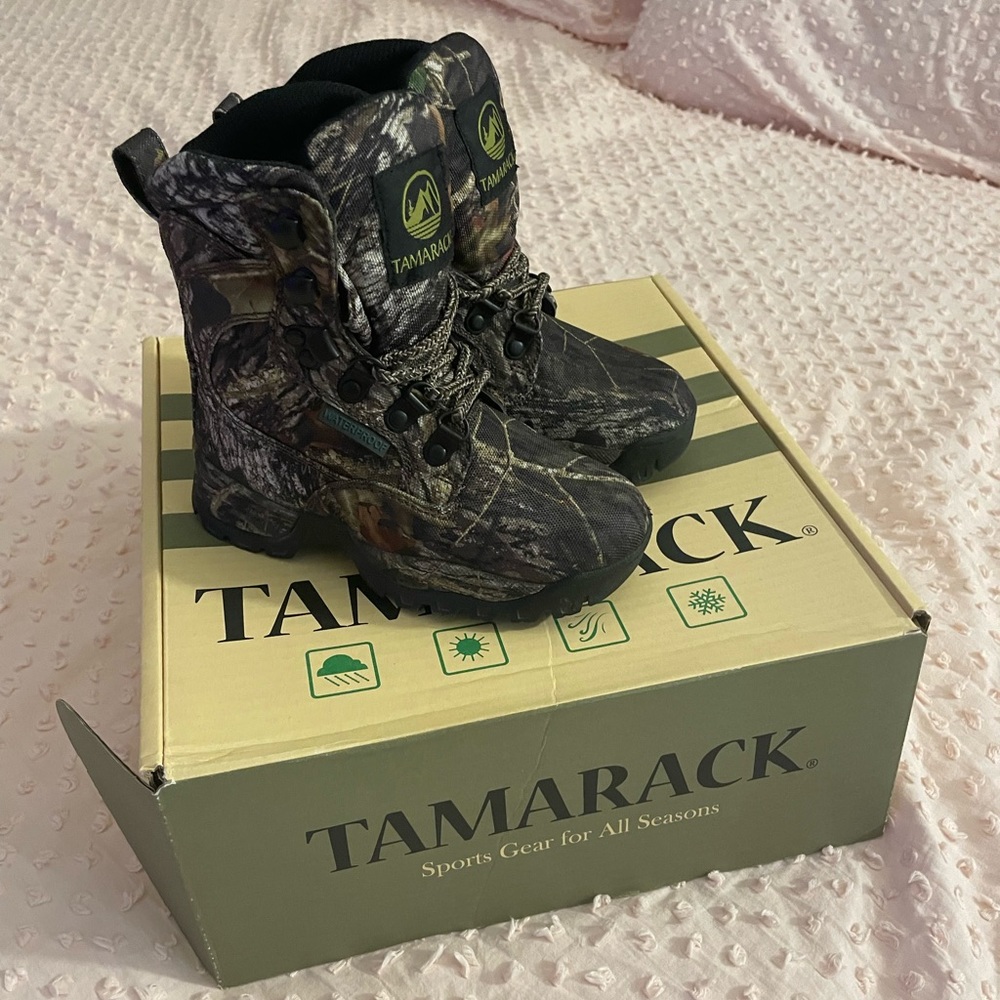 Kids tamarack Mossy oak boots excellent condition! These boots are super cute!